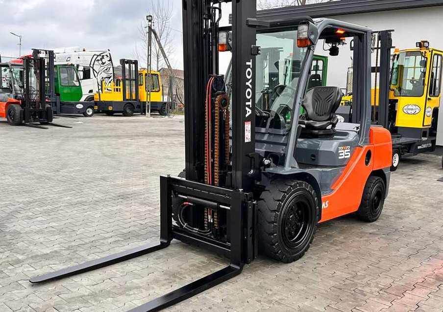 Toyota 52-8FDJF35 / DIESEL / 2016 / ONLY 2,096 HOURS / DUPLEX MAST / LIKE NEW - מלגזת סולר: תמונה 1 Toyota 52-8FDJF35 / DIESEL / 2016 / ONLY 2,096 HOURS / DUPLEX MAST / LIKE NEW - מלגזת סולר: תמונה 1