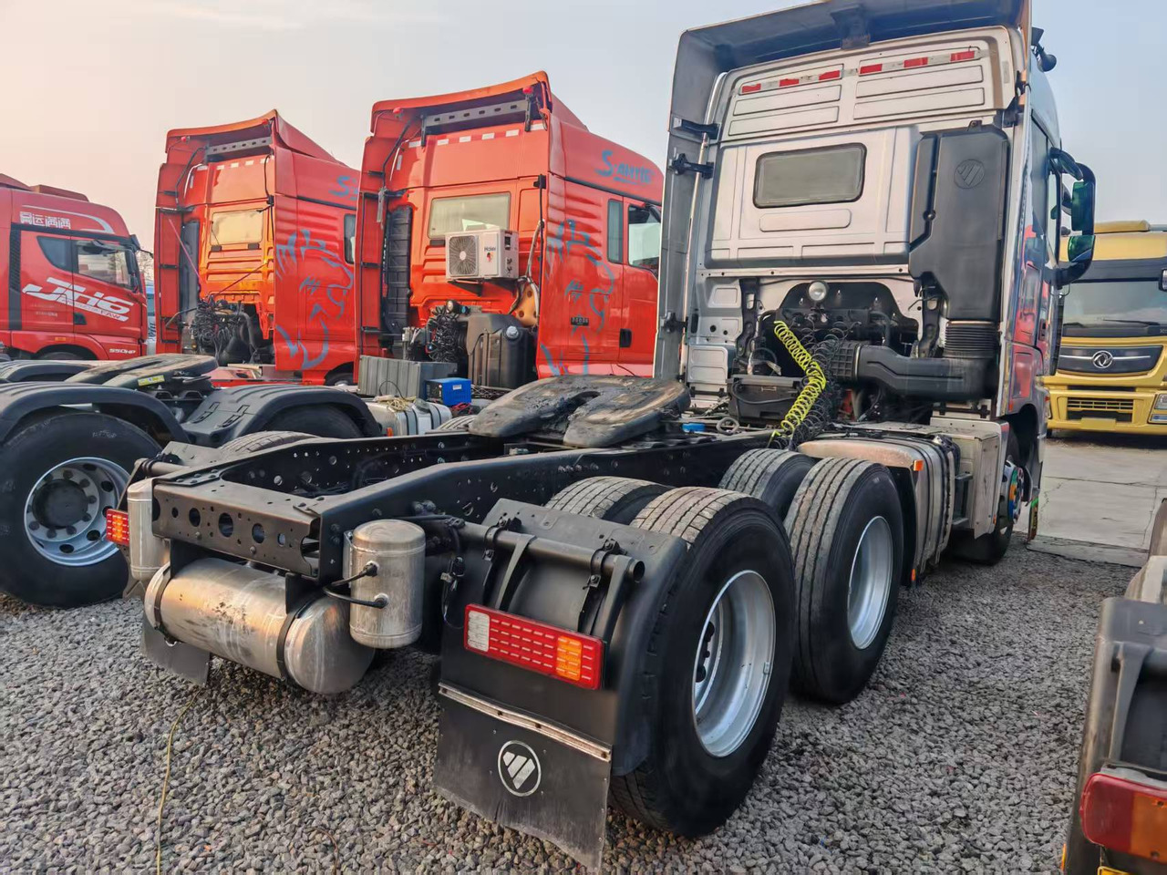 AUMAN 560HP - יחידת טרקטור: תמונה 4 AUMAN 560HP - יחידת טרקטור: תמונה 4