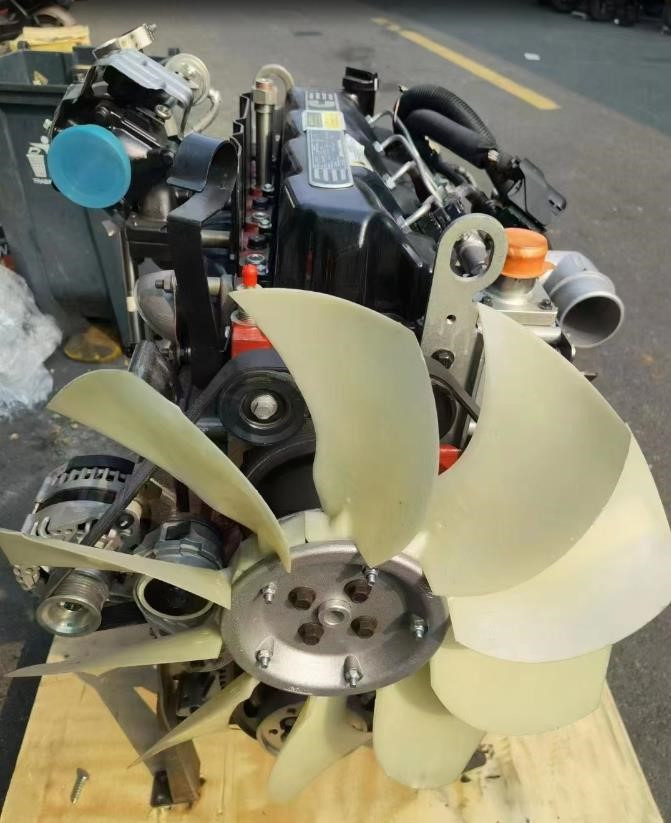 CUMMINS QSF3.8 - מנוע עבור מחפר: תמונה 1 CUMMINS QSF3.8 - מנוע עבור מחפר: תמונה 1