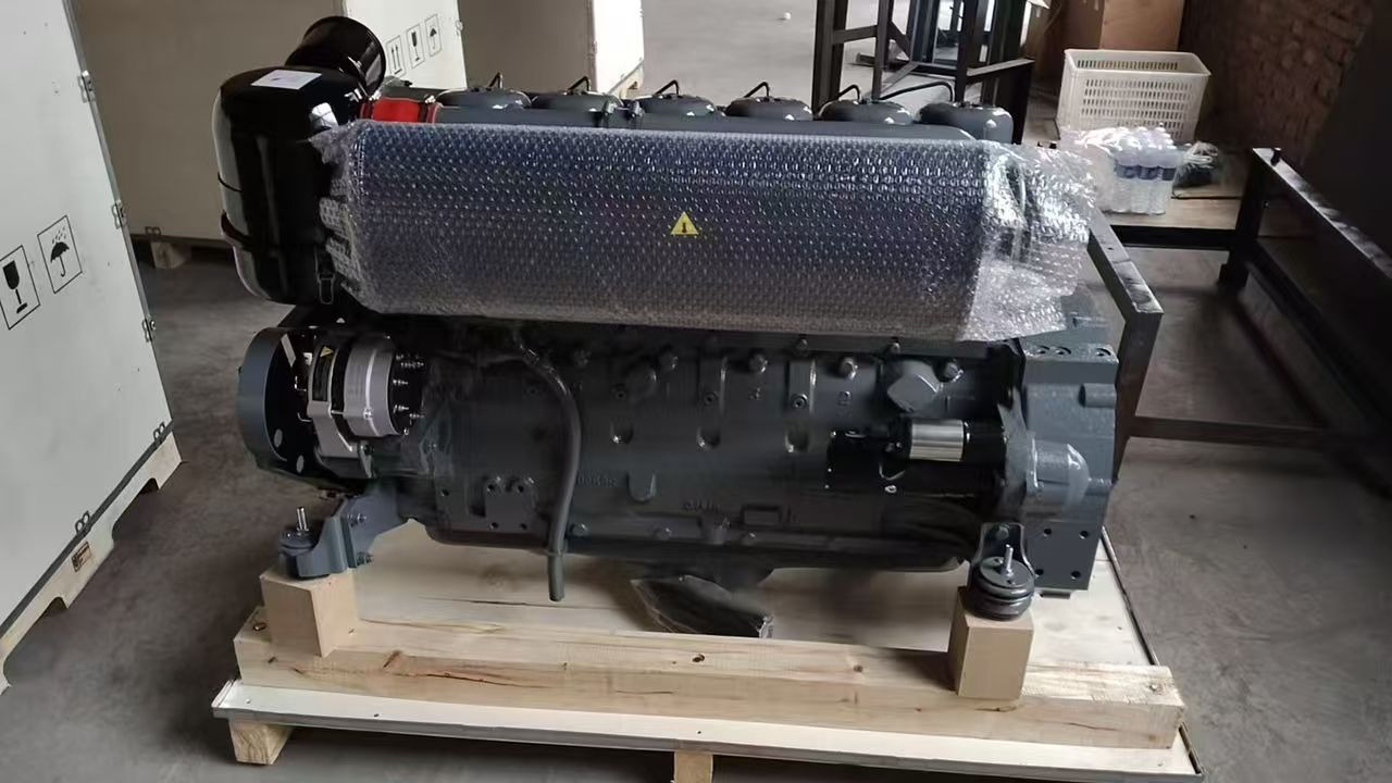 DEUTZ F4L912 - מנוע עבור מחפר: תמונה 1 DEUTZ F4L912 - מנוע עבור מחפר: תמונה 1