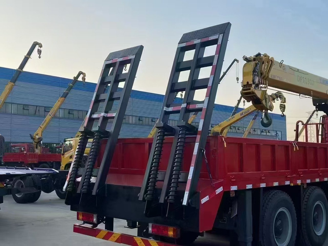 Delong Delong M3000,XCMG DFSQ 300 - משאית מנוף: תמונה 1 Delong Delong M3000,XCMG DFSQ 300 - משאית מנוף: תמונה 1