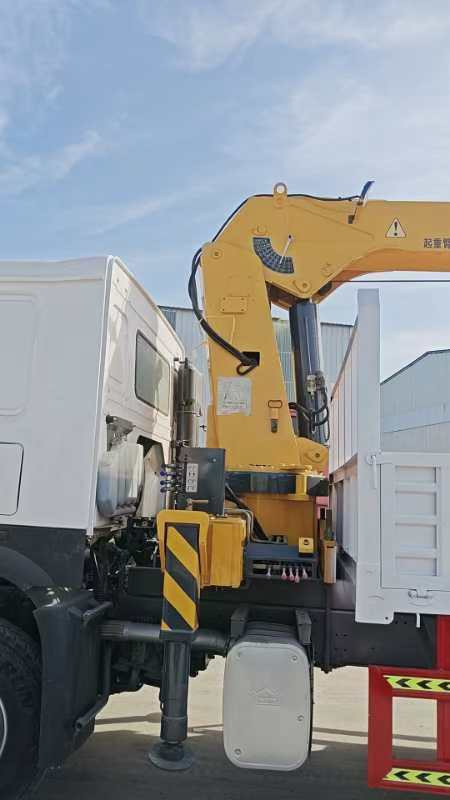 HOWO ,XCMG HOWO 375 engine,XCMG 12 tons crane truck - משאית מנוף: תמונה 2 HOWO ,XCMG HOWO 375 engine,XCMG 12 tons crane truck - משאית מנוף: תמונה 2