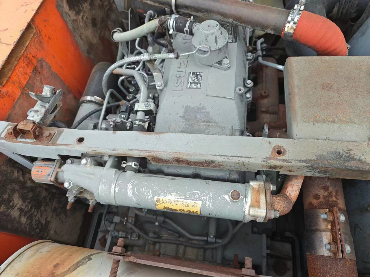 ISUZU 4HK1 - מנוע עבור מחפר: תמונה 3 ISUZU 4HK1 - מנוע עבור מחפר: תמונה 3