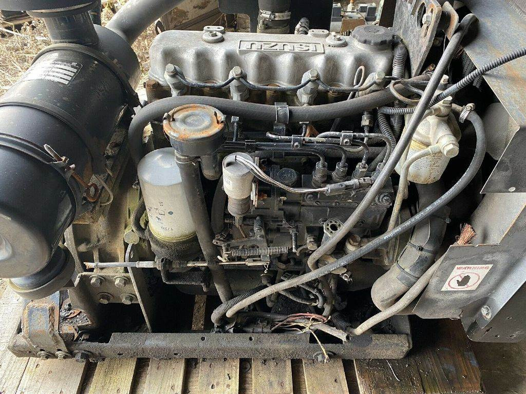 ISUZU C240 - מנוע עבור מחפר: תמונה 1 ISUZU C240 - מנוע עבור מחפר: תמונה 1