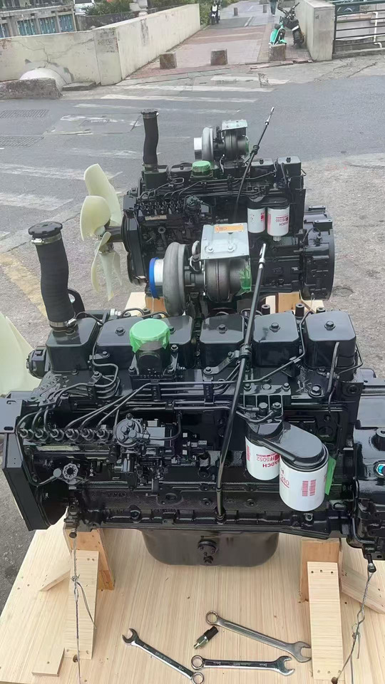 KOMATSU 6D102E - מנוע עבור מחפר: תמונה 1 KOMATSU 6D102E - מנוע עבור מחפר: תמונה 1