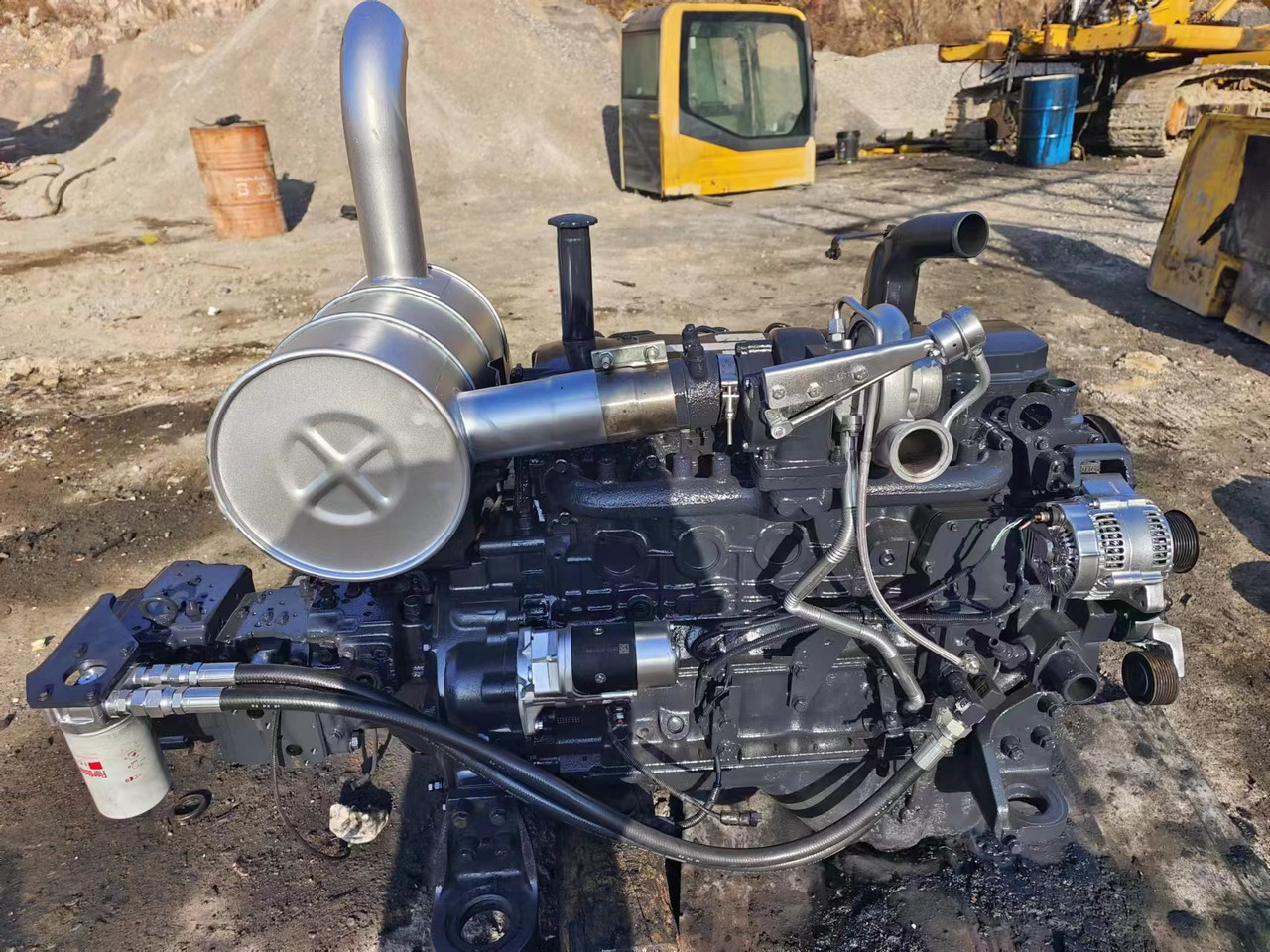 KOMATSU 6D107E-1 - מנוע עבור מחפר: תמונה 2 KOMATSU 6D107E-1 - מנוע עבור מחפר: תמונה 2