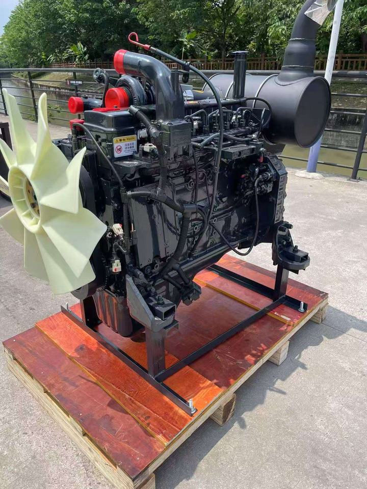 KOMATSU 6D107E-1 - מנוע עבור מחפר: תמונה 1 KOMATSU 6D107E-1 - מנוע עבור מחפר: תמונה 1