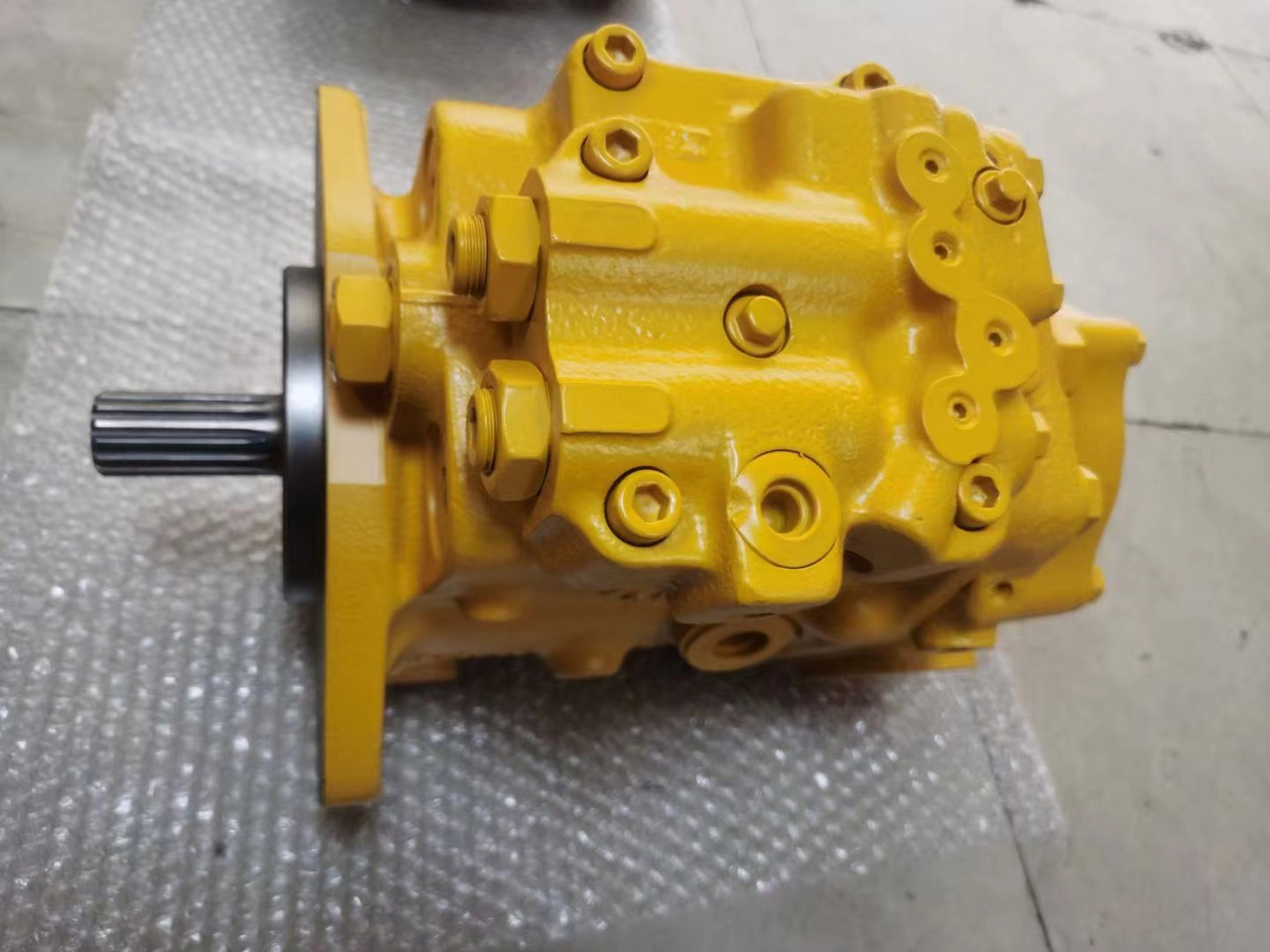 KOMATSU 708-1L-00012 - משאבה הידרולית עבור מחפר: תמונה 1 KOMATSU 708-1L-00012 - משאבה הידרולית עבור מחפר: תמונה 1