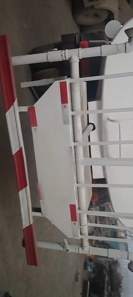 SINOTRUK 20 cubic meters tank - משאית מכל: תמונה 4 SINOTRUK 20 cubic meters tank - משאית מכל: תמונה 4