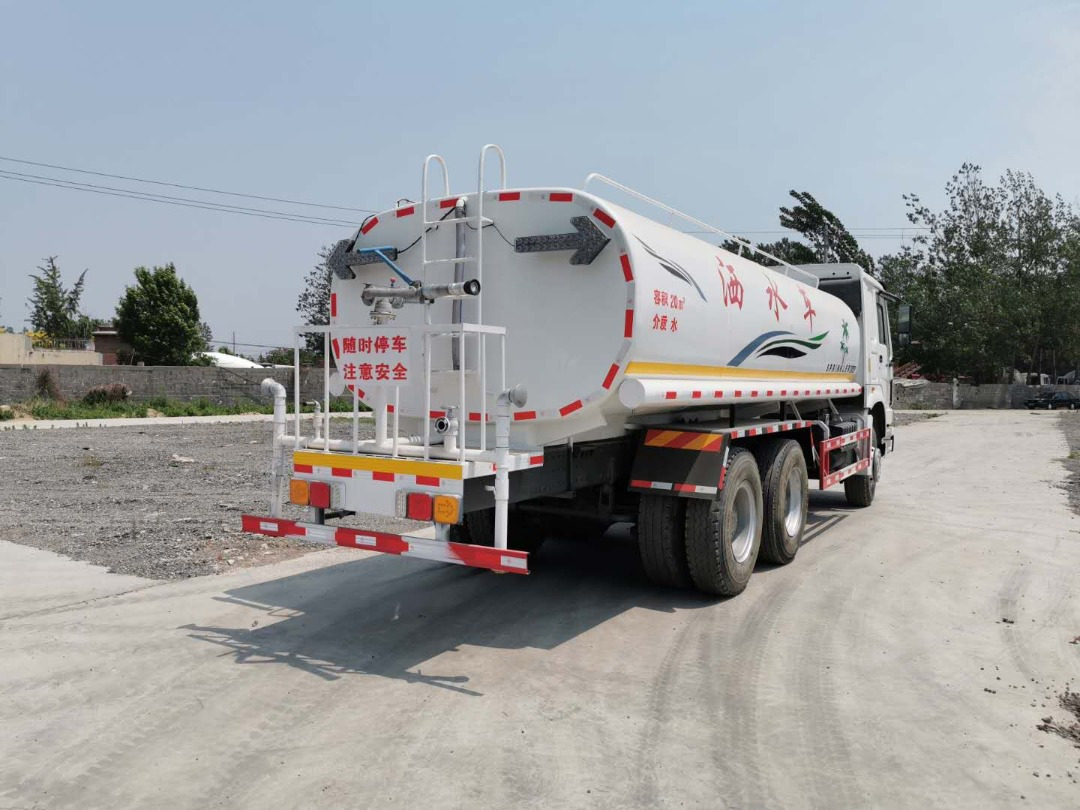 SINOTRUK 20 cubic meters tank - משאית מכל: תמונה 2 SINOTRUK 20 cubic meters tank - משאית מכל: תמונה 2