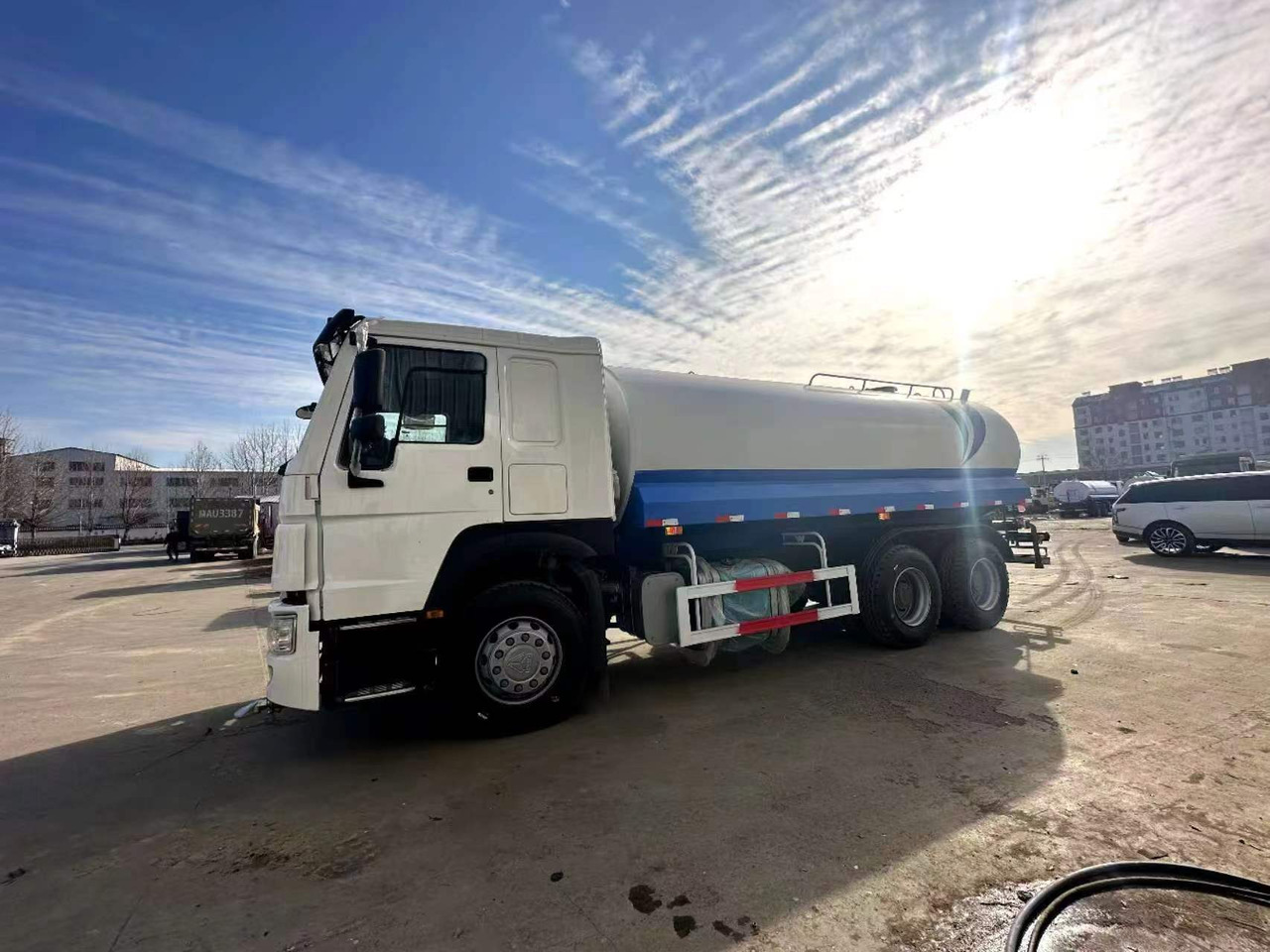 SINOTRUK 20 cubic meters tanker - משאית מכל: תמונה 4 SINOTRUK 20 cubic meters tanker - משאית מכל: תמונה 4