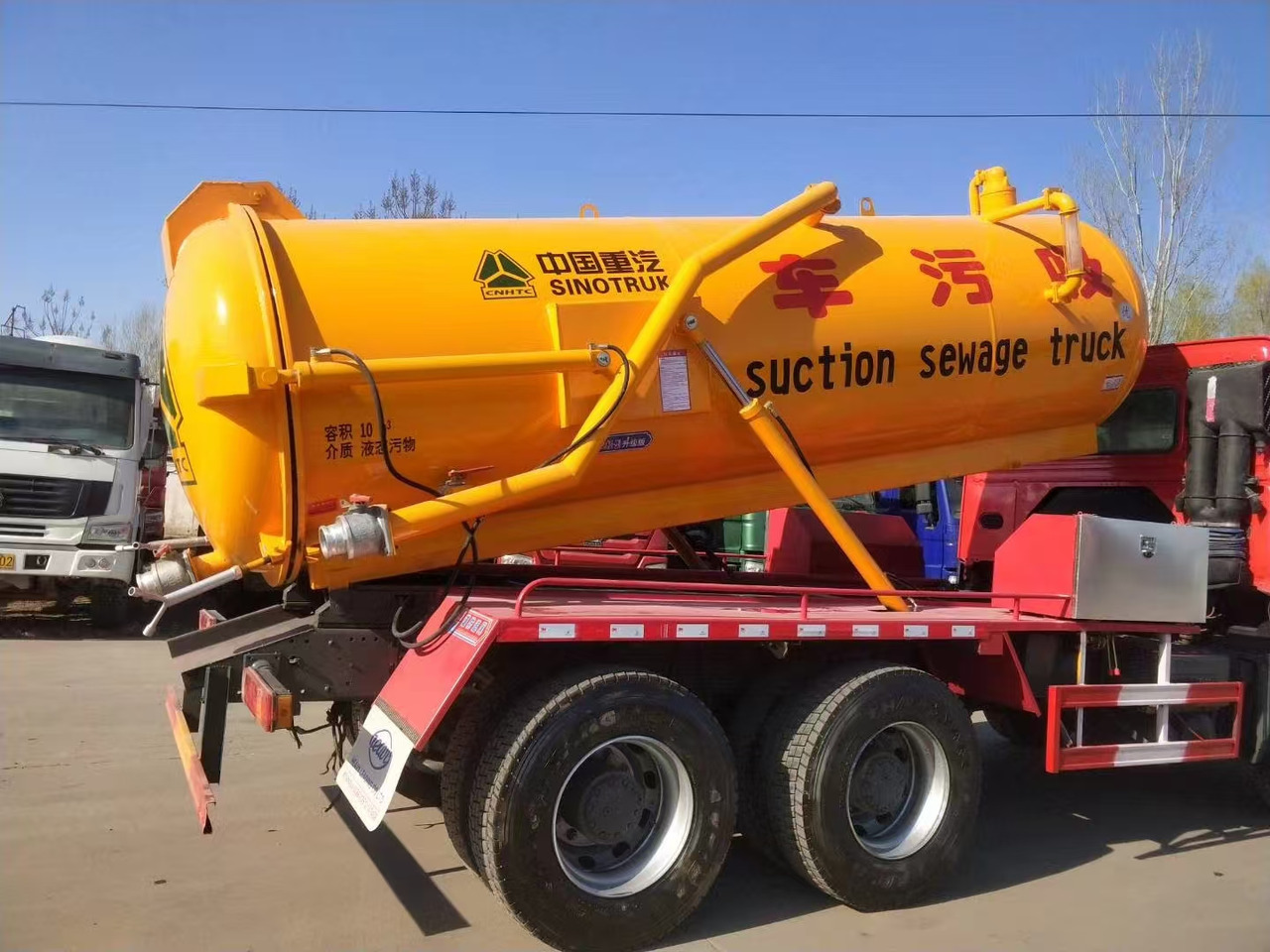 SINOTRUK SINOTRUK 336 suction sewage truck - מוביל מכולות/ משאית החלפת גוף: תמונה 5 SINOTRUK SINOTRUK 336 suction sewage truck - מוביל מכולות/ משאית החלפת גוף: תמונה 5