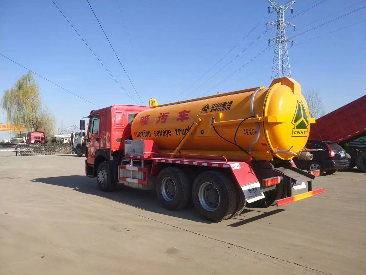 SINOTRUK SINOTRUK 336 suction sewage truck - מוביל מכולות/ משאית החלפת גוף: תמונה 4 SINOTRUK SINOTRUK 336 suction sewage truck - מוביל מכולות/ משאית החלפת גוף: תמונה 4