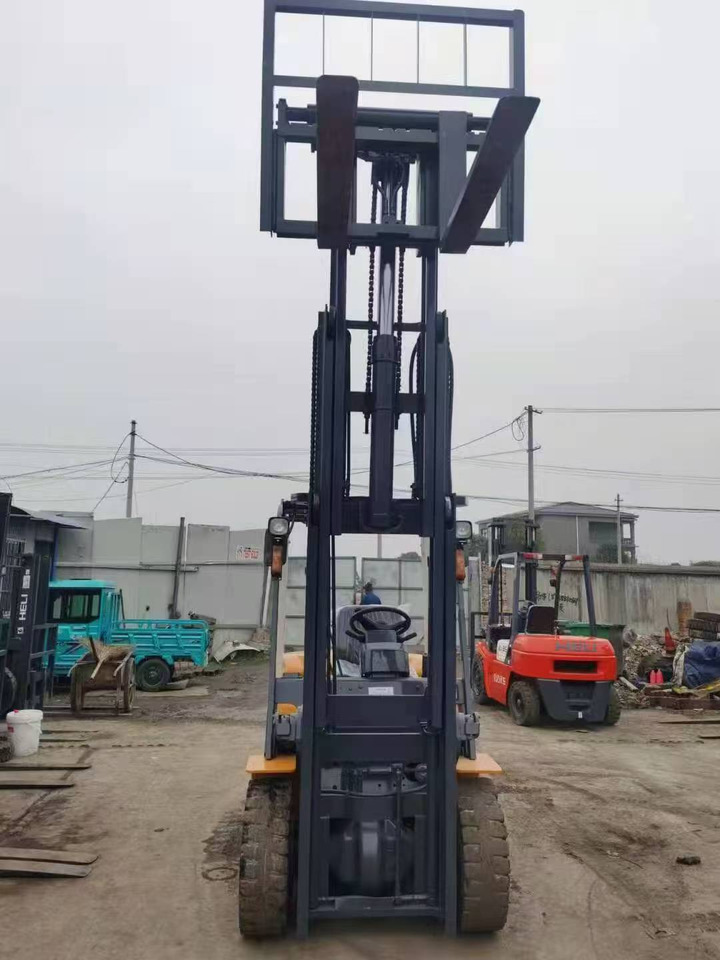 TCM 5 TONS 2 stages - מלגזת סולר: תמונה 4 TCM 5 TONS 2 stages - מלגזת סולר: תמונה 4