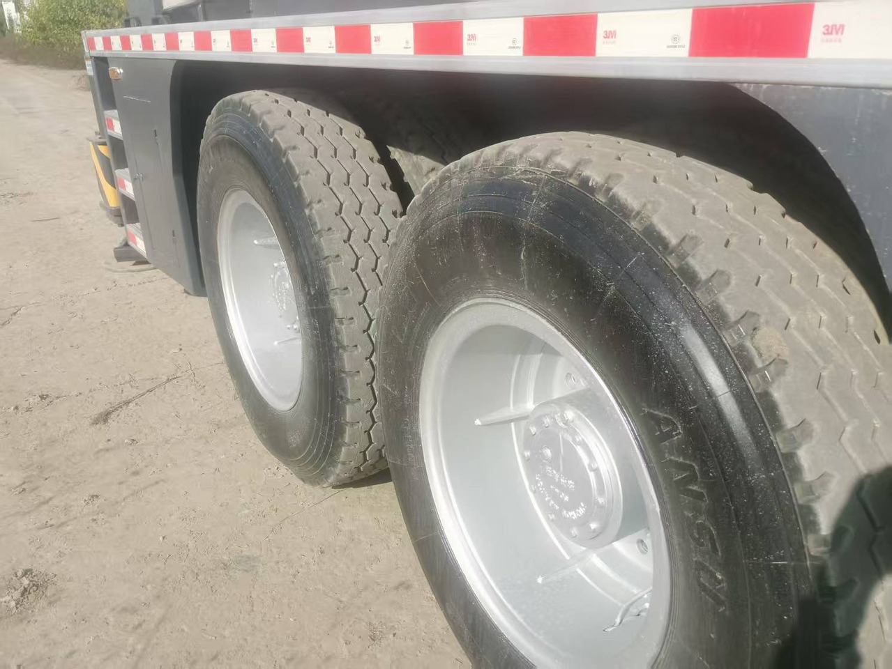 XCMG 70TONS - משאית מנוף: תמונה 2 XCMG 70TONS - משאית מנוף: תמונה 2