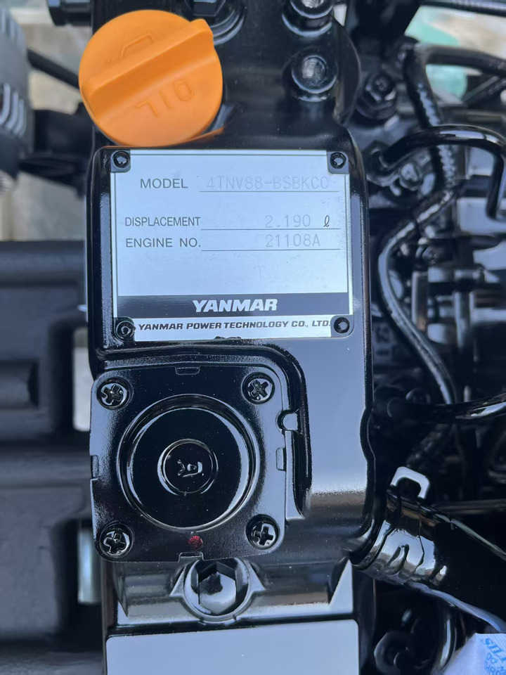 YANMAR 4TNV88 - מנוע עבור מחפר: תמונה 1 YANMAR 4TNV88 - מנוע עבור מחפר: תמונה 1