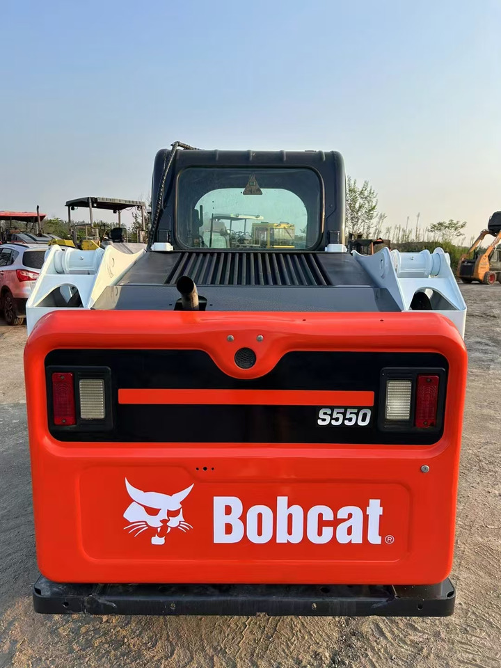 BOBCAT High Performance Low Hours Excellent Condition Reliable Second Hand Bobcat S550 Skid Steer Loader in Stock for Sale - מעמיס היגוי החלקה: תמונה 4 BOBCAT High Performance Low Hours Excellent Condition Reliable Second Hand Bobcat S550 Skid Steer Loader in Stock for Sale - מעמיס היגוי החלקה: תמונה 4