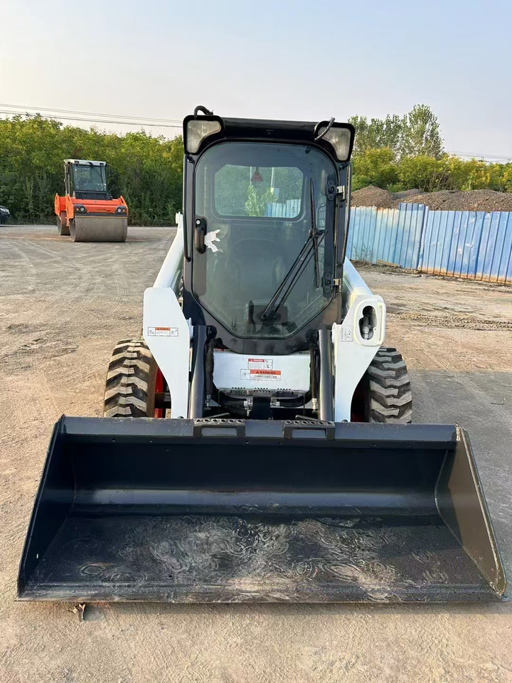 BOBCAT High Performance Low Hours Excellent Condition Reliable Second Hand Bobcat S550 Skid Steer Loader in Stock for Sale - מעמיס היגוי החלקה: תמונה 1 BOBCAT High Performance Low Hours Excellent Condition Reliable Second Hand Bobcat S550 Skid Steer Loader in Stock for Sale - מעמיס היגוי החלקה: תמונה 1