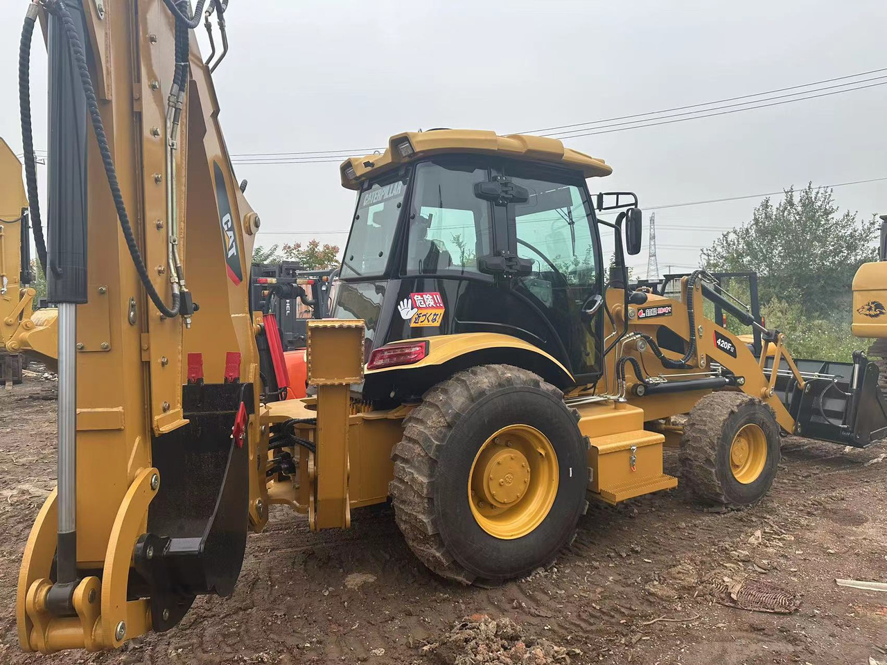 CATERPILLAR Used Good Condition Backhoe Loader CAT420F - מכונת בנייה: תמונה 3 CATERPILLAR Used Good Condition Backhoe Loader CAT420F - מכונת בנייה: תמונה 3