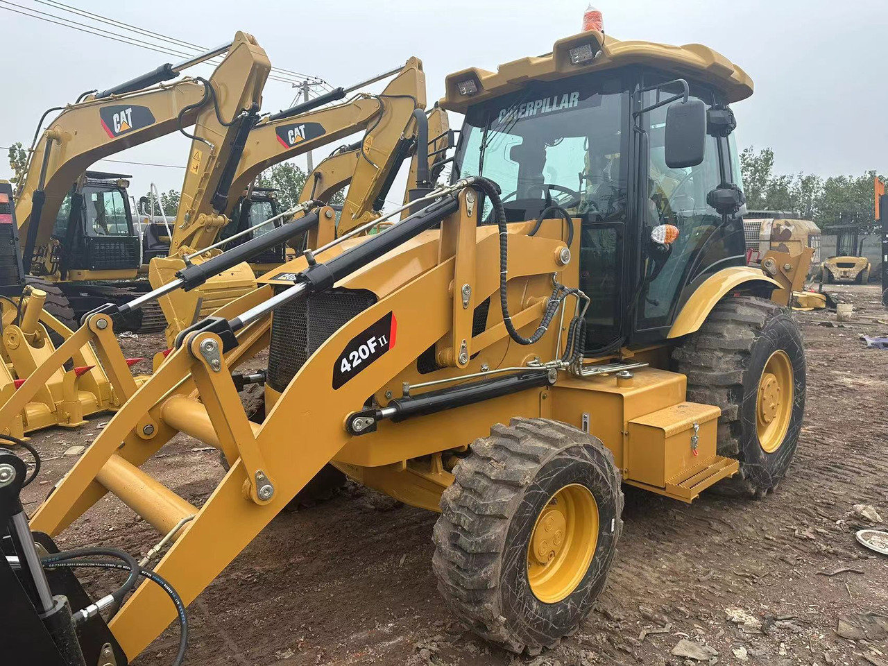 CATERPILLAR Used Good Condition Backhoe Loader CAT420F - מכונת בנייה: תמונה 2 CATERPILLAR Used Good Condition Backhoe Loader CAT420F - מכונת בנייה: תמונה 2