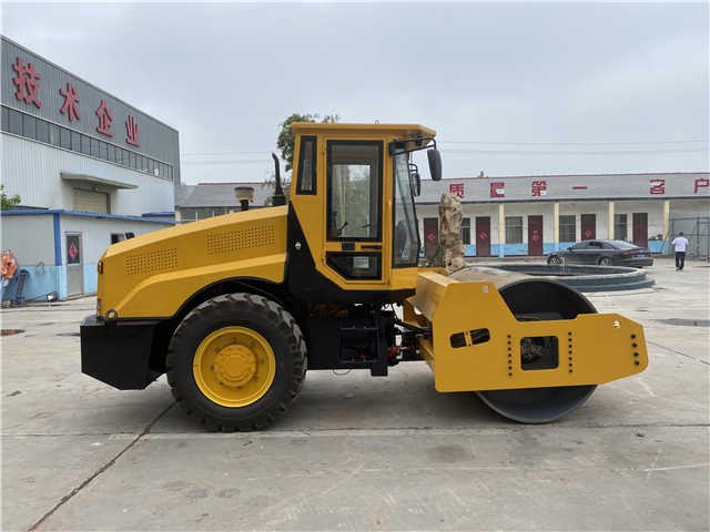 China Made Small Size Road Roller , Brand New Roller , New Compactor Machines - רולר כביש: תמונה 4 China Made Small Size Road Roller , Brand New Roller , New Compactor Machines - רולר כביש: תמונה 4