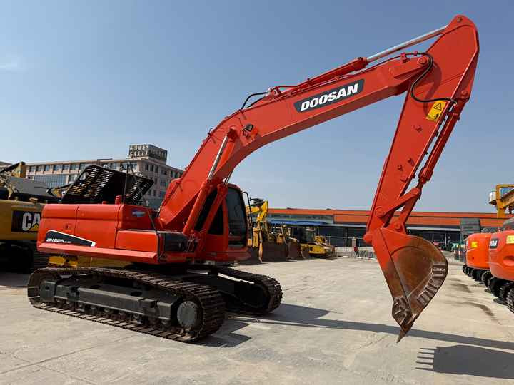 Heavy-Duty Doosan DX225LC-9C Excavator for Mining & Construction - Well-Maintained, Warranty Included - מחפר סורק: תמונה 2 Heavy-Duty Doosan DX225LC-9C Excavator for Mining & Construction - Well-Maintained, Warranty Included - מחפר סורק: תמונה 2