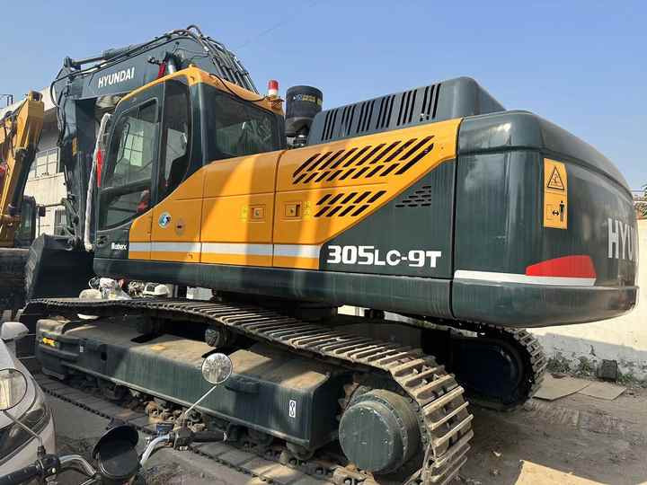Heavy-Duty Hyundai 305 Excavator for Mining & Construction - Well-Maintained, Warranty Included - מחפר סורק: תמונה 1 Heavy-Duty Hyundai 305 Excavator for Mining & Construction - Well-Maintained, Warranty Included - מחפר סורק: תמונה 1