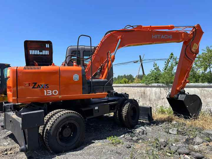 Hot Sale! Used Hitachi ZX130 Wheel Excavator |Excellent Condition| Best Price | Perfect for Construction & Road Projects - מחפר: תמונה 2 Hot Sale! Used Hitachi ZX130 Wheel Excavator |Excellent Condition| Best Price | Perfect for Construction & Road Projects - מחפר: תמונה 2