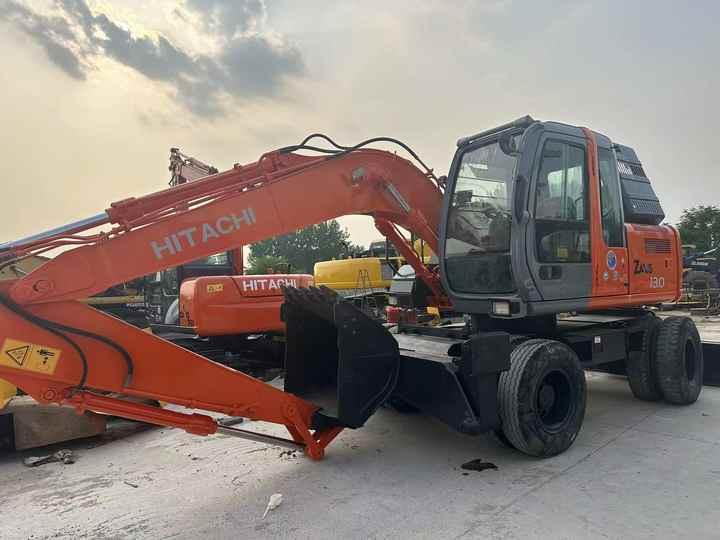 Hot Sale! Used Hitachi ZX130 Wheel Excavator |Excellent Condition| Best Price | Perfect for Construction & Road Projects - מחפר: תמונה 5 Hot Sale! Used Hitachi ZX130 Wheel Excavator |Excellent Condition| Best Price | Perfect for Construction & Road Projects - מחפר: תמונה 5