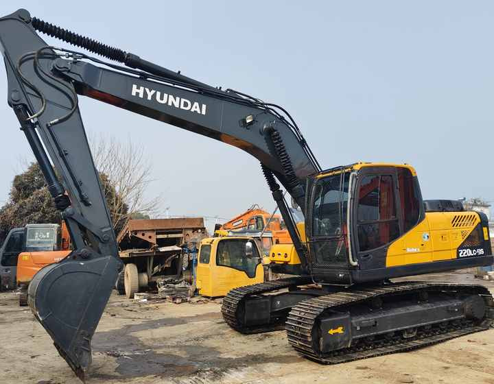 Hyundai Digger 220lc-9s Second Hand Korea Made High Performance Machine Hyundai Excavator for Sale - מחפר סורק: תמונה 4 Hyundai Digger 220lc-9s Second Hand Korea Made High Performance Machine Hyundai Excavator for Sale - מחפר סורק: תמונה 4