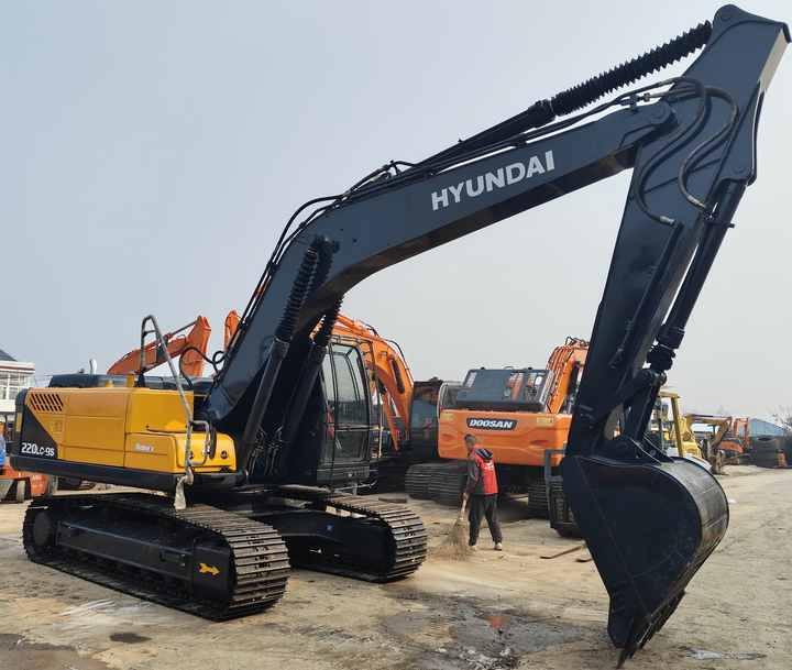 Hyundai Digger 220lc-9s Second Hand Korea Made High Performance Machine Hyundai Excavator for Sale - מחפר סורק: תמונה 5 Hyundai Digger 220lc-9s Second Hand Korea Made High Performance Machine Hyundai Excavator for Sale - מחפר סורק: תמונה 5