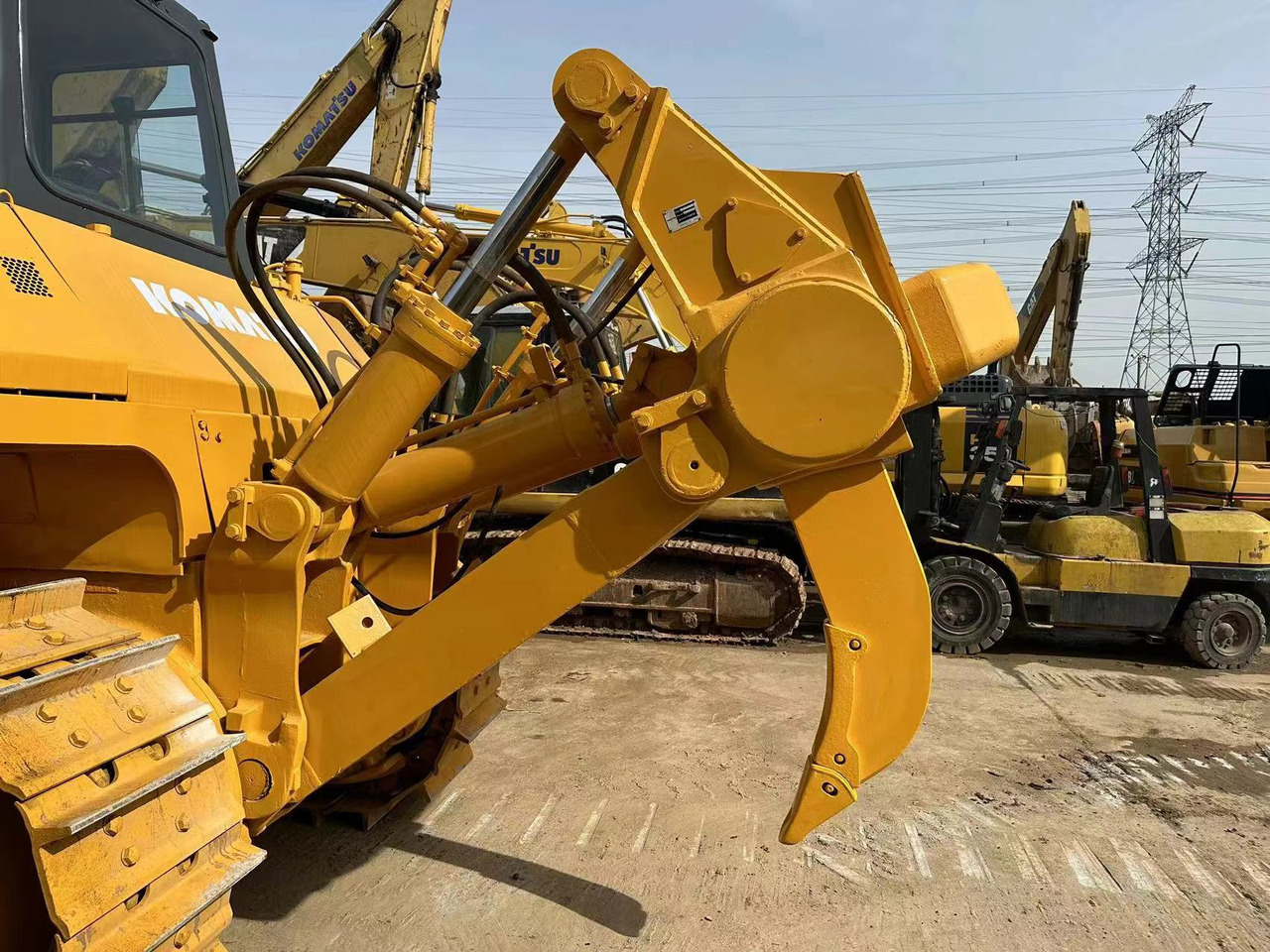 KOMATSU D155 - מכונת בנייה: תמונה 1 KOMATSU D155 - מכונת בנייה: תמונה 1