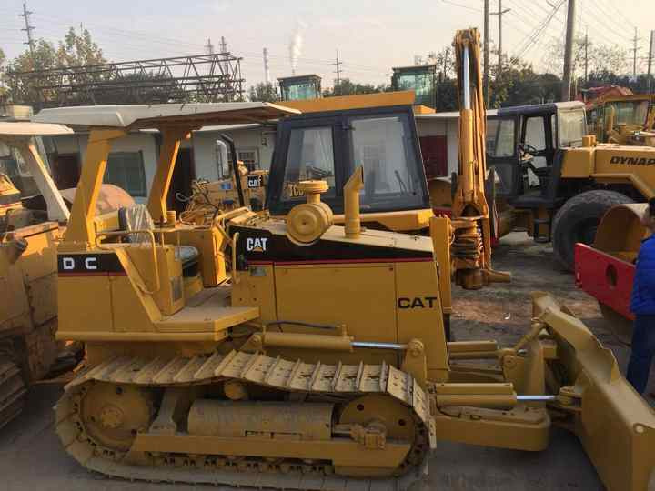 Mini CAT Bulldozer D3c D3 D3k D3m D4h D4m D4k D5h D5g D5k D5m Used Bulldozer with Ripper for Sale - דחפור: תמונה 2 Mini CAT Bulldozer D3c D3 D3k D3m D4h D4m D4k D5h D5g D5k D5m Used Bulldozer with Ripper for Sale - דחפור: תמונה 2