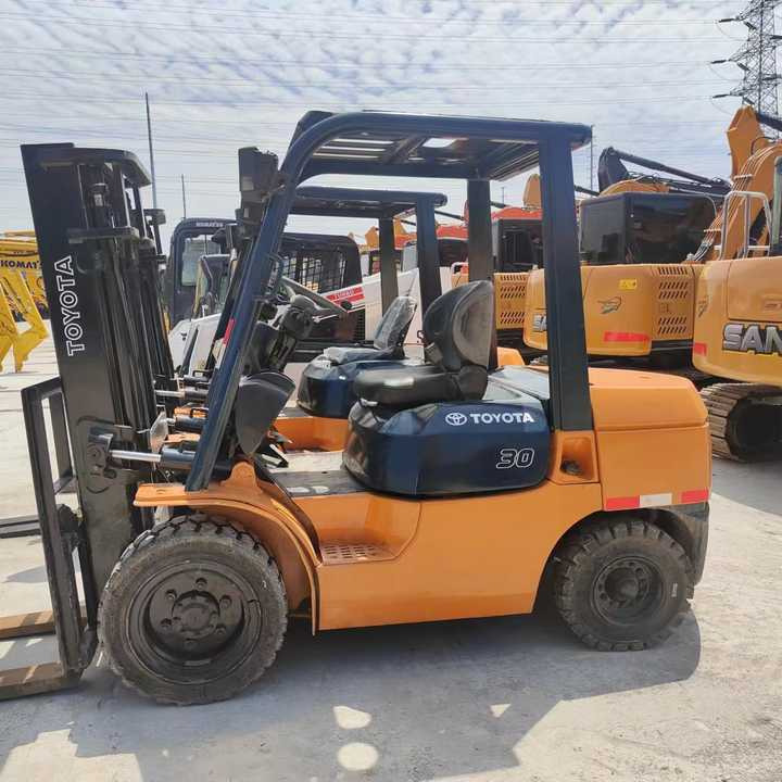 Secod Hand Japanese Brand Toyota 30 Forklift Mini 3 Ton Forklift with Good Performance and Less Working Time for Sale - מלגזה: תמונה 3 Secod Hand Japanese Brand Toyota 30 Forklift Mini 3 Ton Forklift with Good Performance and Less Working Time for Sale - מלגזה: תמונה 3