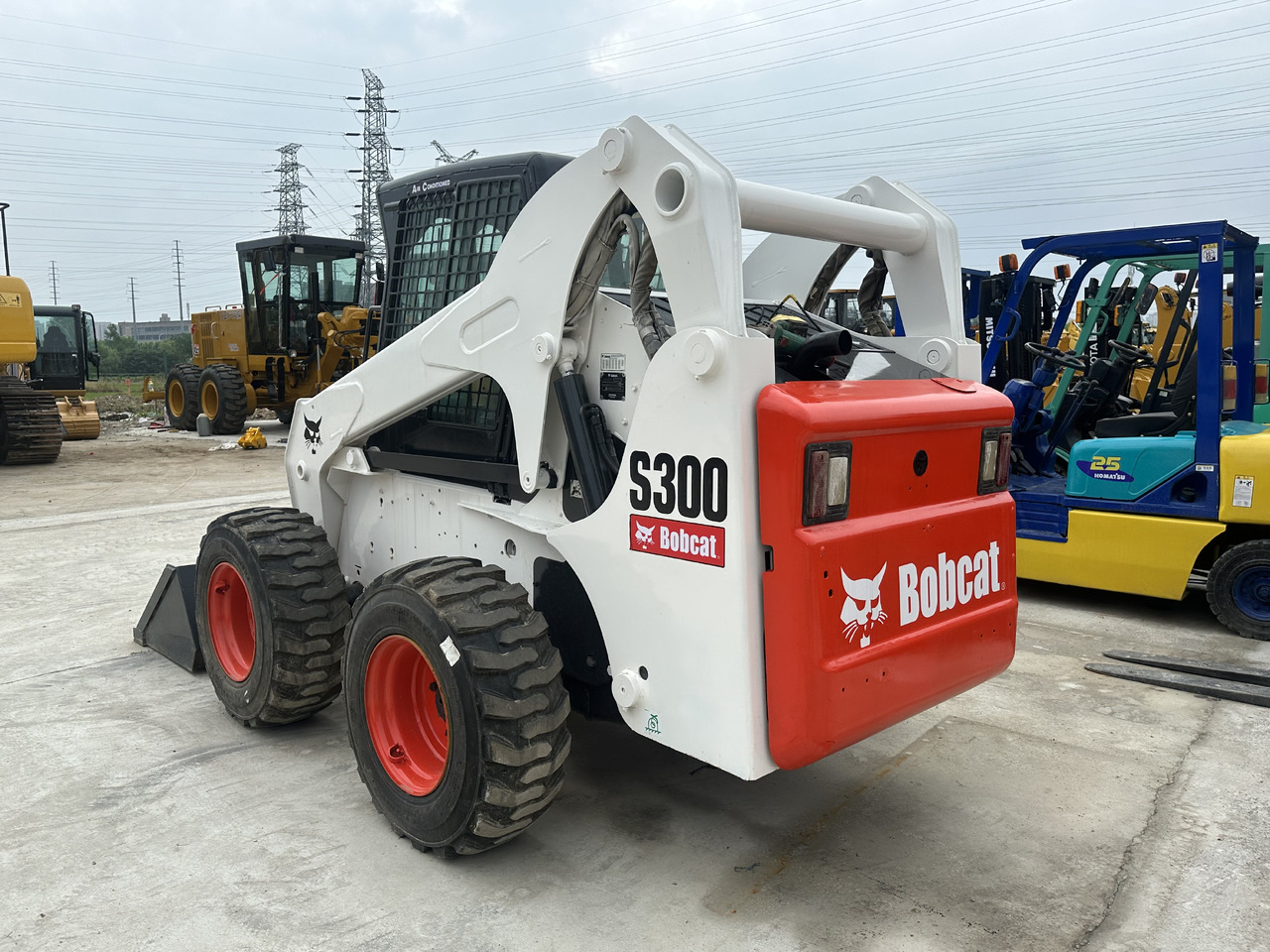 Second hand Hot sale skid-steers Bobcat S300 - מעמיס היגוי החלקה: תמונה 2 Second hand Hot sale skid-steers Bobcat S300 - מעמיס היגוי החלקה: תמונה 2