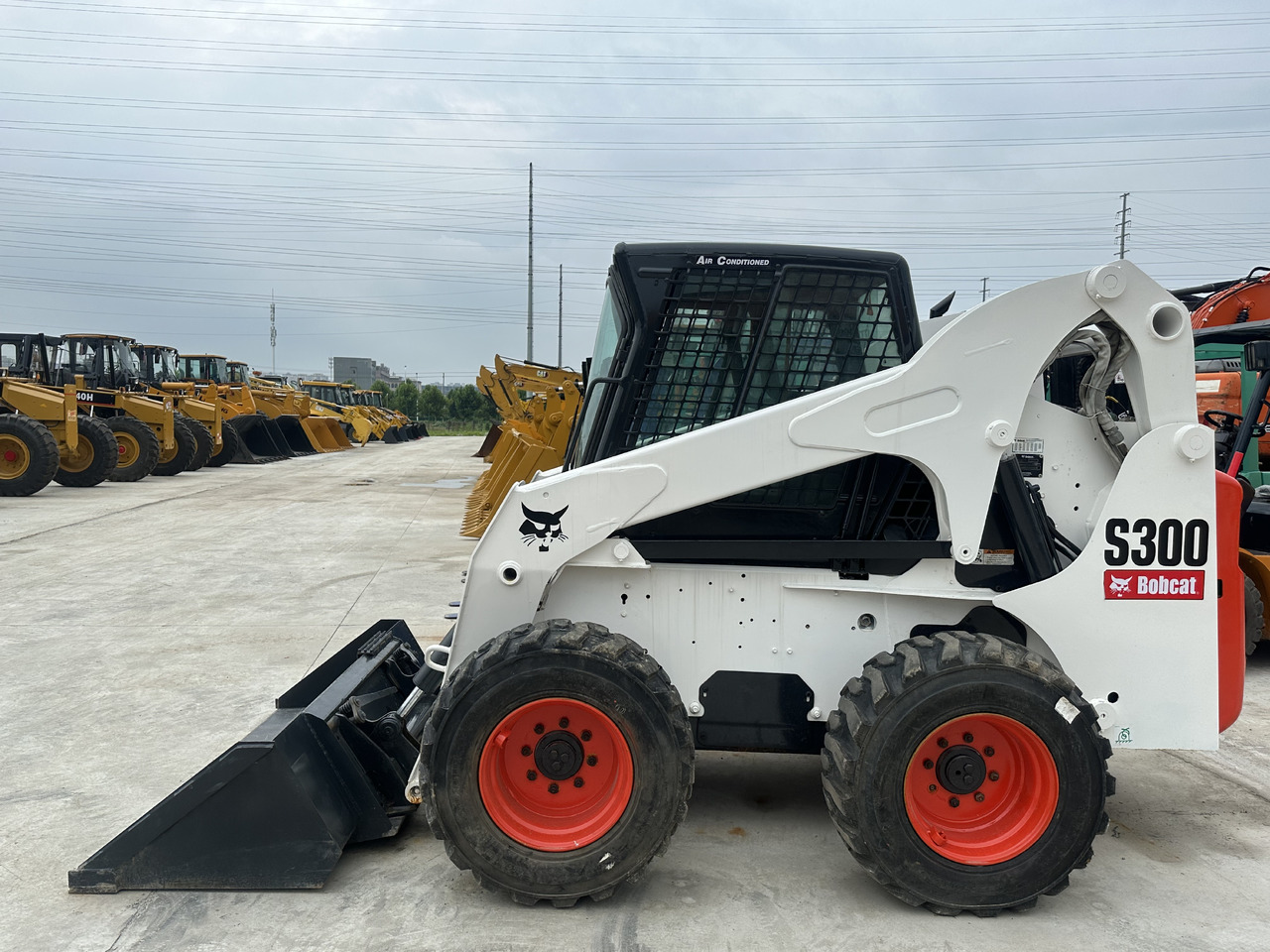 Second hand Hot sale skid-steers Bobcat S300 - מעמיס היגוי החלקה: תמונה 5 Second hand Hot sale skid-steers Bobcat S300 - מעמיס היגוי החלקה: תמונה 5