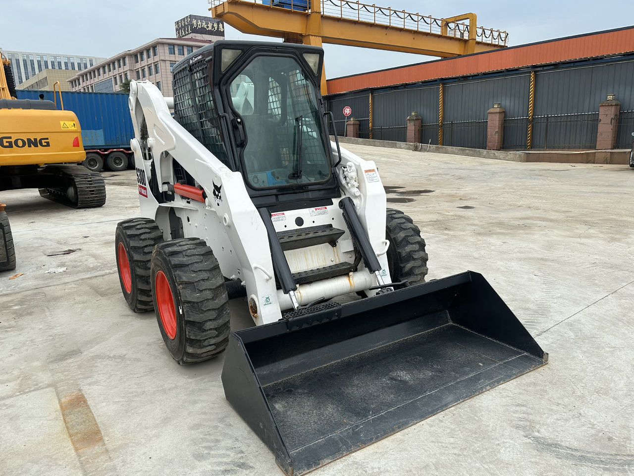 Second hand Hot sale skid-steers Bobcat S300 - מעמיס היגוי החלקה: תמונה 3 Second hand Hot sale skid-steers Bobcat S300 - מעמיס היגוי החלקה: תמונה 3