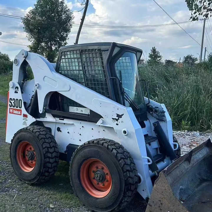 Used Bob Cat Bob Cat S300 Used Mini Skid Steer Wheel Loader Multifunctional Track Loaders Bobcat S300 - מעמיס גלגלים: תמונה 1 Used Bob Cat Bob Cat S300 Used Mini Skid Steer Wheel Loader Multifunctional Track Loaders Bobcat S300 - מעמיס גלגלים: תמונה 1