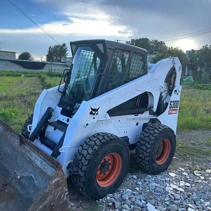 Used Bob Cat Bob Cat S300 Used Mini Skid Steer Wheel Loader Multifunctional Track Loaders Bobcat S300 - מעמיס גלגלים: תמונה 5 Used Bob Cat Bob Cat S300 Used Mini Skid Steer Wheel Loader Multifunctional Track Loaders Bobcat S300 - מעמיס גלגלים: תמונה 5