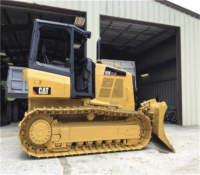 Used Cat D5k D5g D5 D5m D5h Crawler Bulldozer , CAT Bulldozer with Ripper , Original Cat Bulldozers - דחפור: תמונה 1 Used Cat D5k D5g D5 D5m D5h Crawler Bulldozer , CAT Bulldozer with Ripper , Original Cat Bulldozers - דחפור: תמונה 1