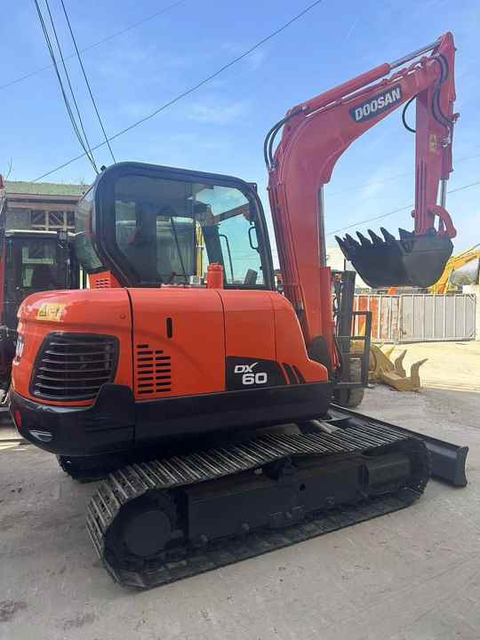Used Digger DOOSAN DX60 Construction Machinery Construction Digger Used DOOSAN DX60 Cheap Excavator - מחפר סורק: תמונה 4 Used Digger DOOSAN DX60 Construction Machinery Construction Digger Used DOOSAN DX60 Cheap Excavator - מחפר סורק: תמונה 4