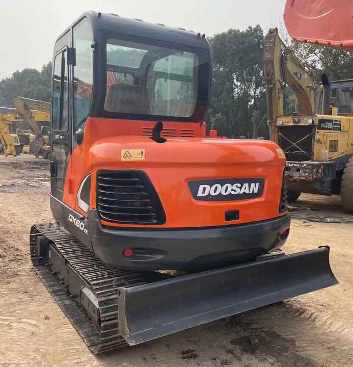 Used Digger DOOSAN DX60 Construction Machinery Construction Digger Used DOOSAN DX60 Cheap Excavator - מחפר סורק: תמונה 1 Used Digger DOOSAN DX60 Construction Machinery Construction Digger Used DOOSAN DX60 Cheap Excavator - מחפר סורק: תמונה 1