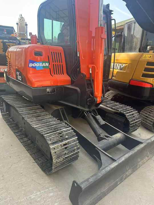 Used Digger DOOSAN DX60 Construction Machinery Construction Digger Used DOOSAN DX60 Cheap Excavator - מחפר סורק: תמונה 5 Used Digger DOOSAN DX60 Construction Machinery Construction Digger Used DOOSAN DX60 Cheap Excavator - מחפר סורק: תמונה 5