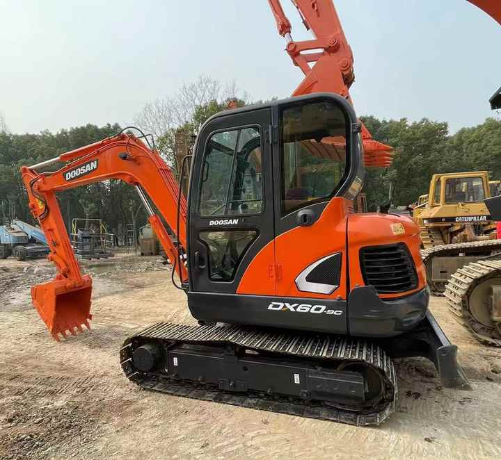 Used Digger DOOSAN DX60 Construction Machinery Construction Digger Used DOOSAN DX60 Cheap Excavator - מחפר סורק: תמונה 3 Used Digger DOOSAN DX60 Construction Machinery Construction Digger Used DOOSAN DX60 Cheap Excavator - מחפר סורק: תמונה 3