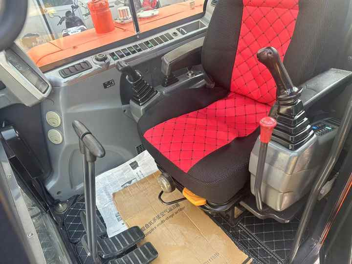 Used Digger DOOSAN DX60 Construction Machinery Construction Digger Used DOOSAN DX60 Cheap Excavator - מחפר סורק: תמונה 3 Used Digger DOOSAN DX60 Construction Machinery Construction Digger Used DOOSAN DX60 Cheap Excavator - מחפר סורק: תמונה 3