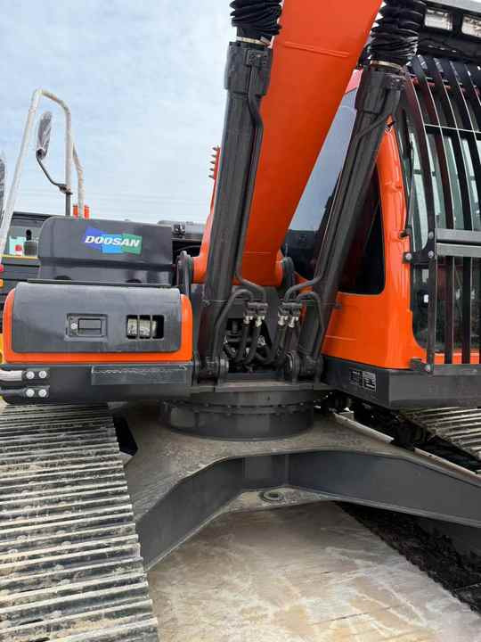 Used Digger Doosan DX225LC-9T Construction Machinery Construction Digger Used Doosan DX225LC-9T Cheap Excavator - מחפר סורק: תמונה 4 Used Digger Doosan DX225LC-9T Construction Machinery Construction Digger Used Doosan DX225LC-9T Cheap Excavator - מחפר סורק: תמונה 4