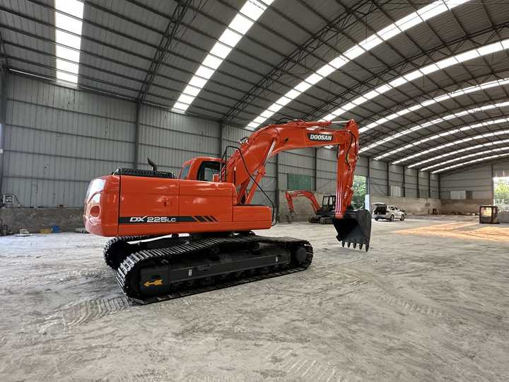 Used Digger Doosan DX225LC-9T Construction Machinery Construction Digger Used Doosan DX225LC-9T Cheap Excavator - מחפר סורק: תמונה 5 Used Digger Doosan DX225LC-9T Construction Machinery Construction Digger Used Doosan DX225LC-9T Cheap Excavator - מחפר סורק: תמונה 5