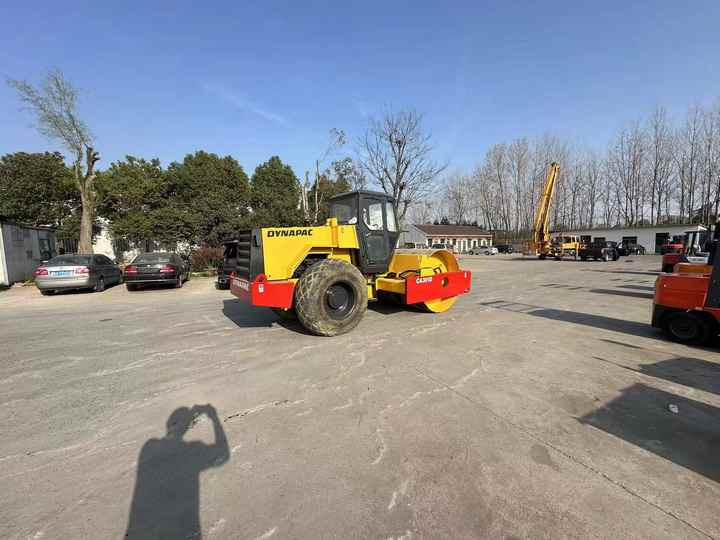 Used Dynapac CA301 Vibratory Roller with Less Working Time and Superior Performance Used Dynapac 251d/301D Roller for Sale - רולר כביש: תמונה 5 Used Dynapac CA301 Vibratory Roller with Less Working Time and Superior Performance Used Dynapac 251d/301D Roller for Sale - רולר כביש: תמונה 5