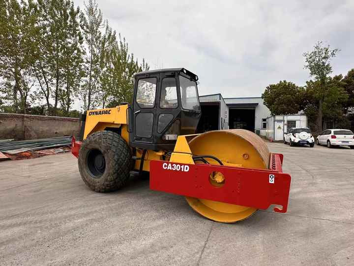 Used Dynapac CA301 Vibratory Roller with Less Working Time and Superior Performance Used Dynapac 251d/301D Roller for Sale - רולר כביש: תמונה 4 Used Dynapac CA301 Vibratory Roller with Less Working Time and Superior Performance Used Dynapac 251d/301D Roller for Sale - רולר כביש: תמונה 4