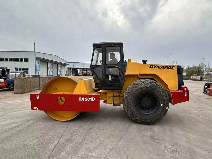 Used Dynapac CA301 Vibratory Roller with Less Working Time and Superior Performance Used Dynapac 251d/301D Roller for Sale - רולר כביש: תמונה 2 Used Dynapac CA301 Vibratory Roller with Less Working Time and Superior Performance Used Dynapac 251d/301D Roller for Sale - רולר כביש: תמונה 2